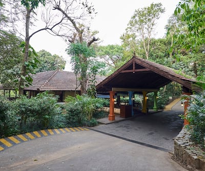 https://imgcld.yatra.com/ytimages/image/upload/t_hotel_yatra_city_desktop/v1463049368/Domestic Hotels/Hotels_Coorg/Club Mahindra Madikeri Coorg/Entrance.jpg